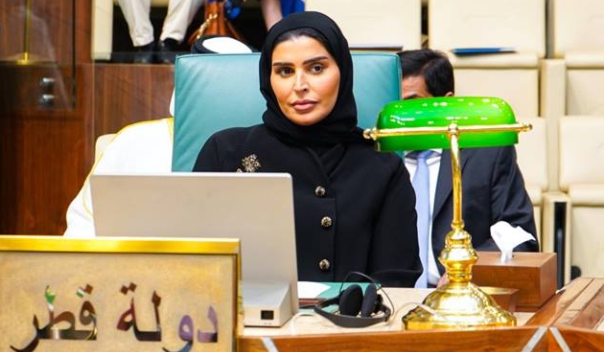 HE Minister of Social Development and Family Maryam bint Ali bin Nasser Al Misnad with a number of meeting participants